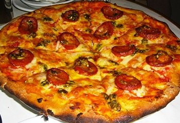 Pizza au chorizo à la boulangerie de Serverette